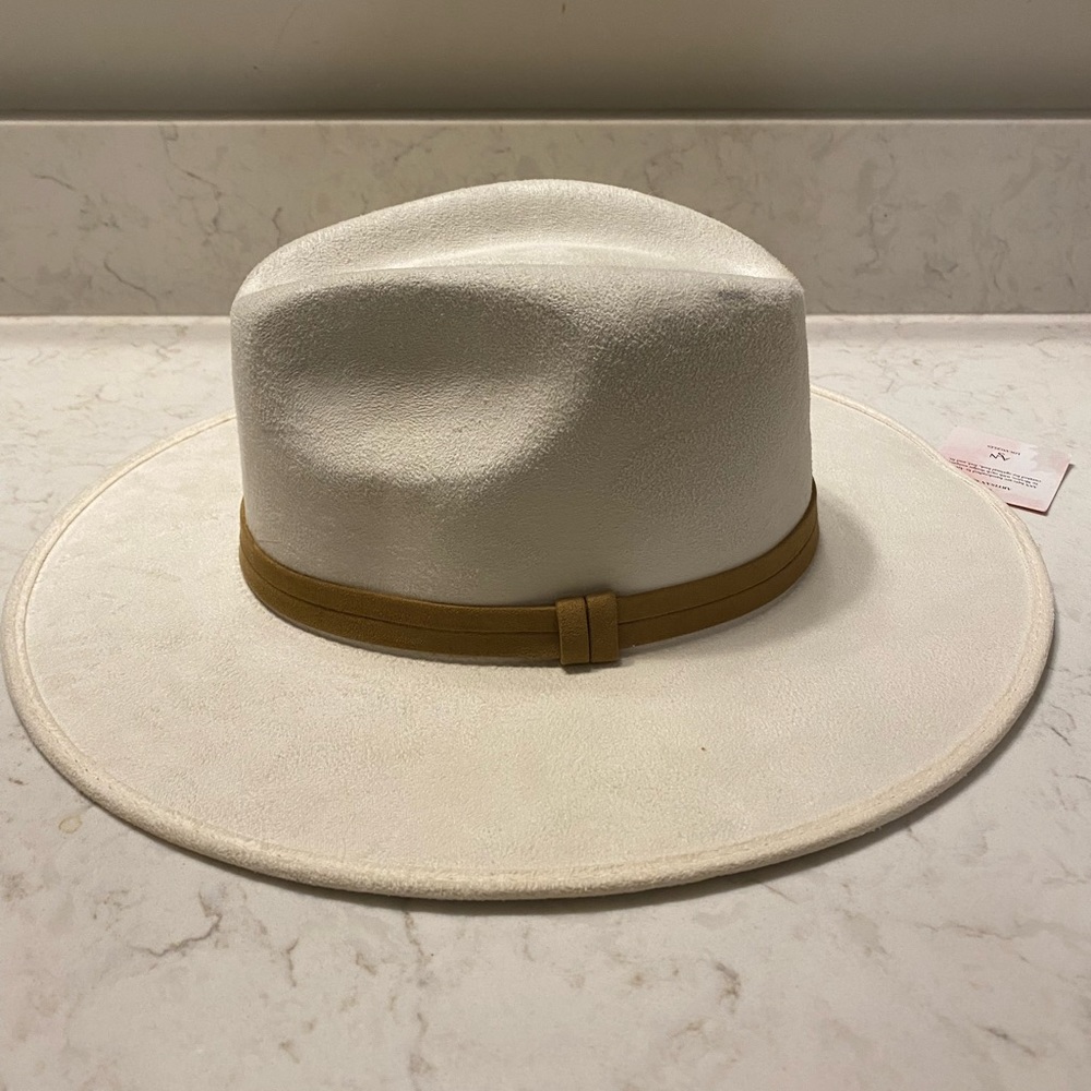 ASN Blanco velvet cream hat! Brand new with tags!